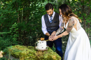 Mt. Rainier adventure elopement photography cake cutting