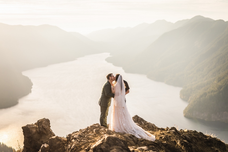 pacific northwest elopement photographer and videographer
